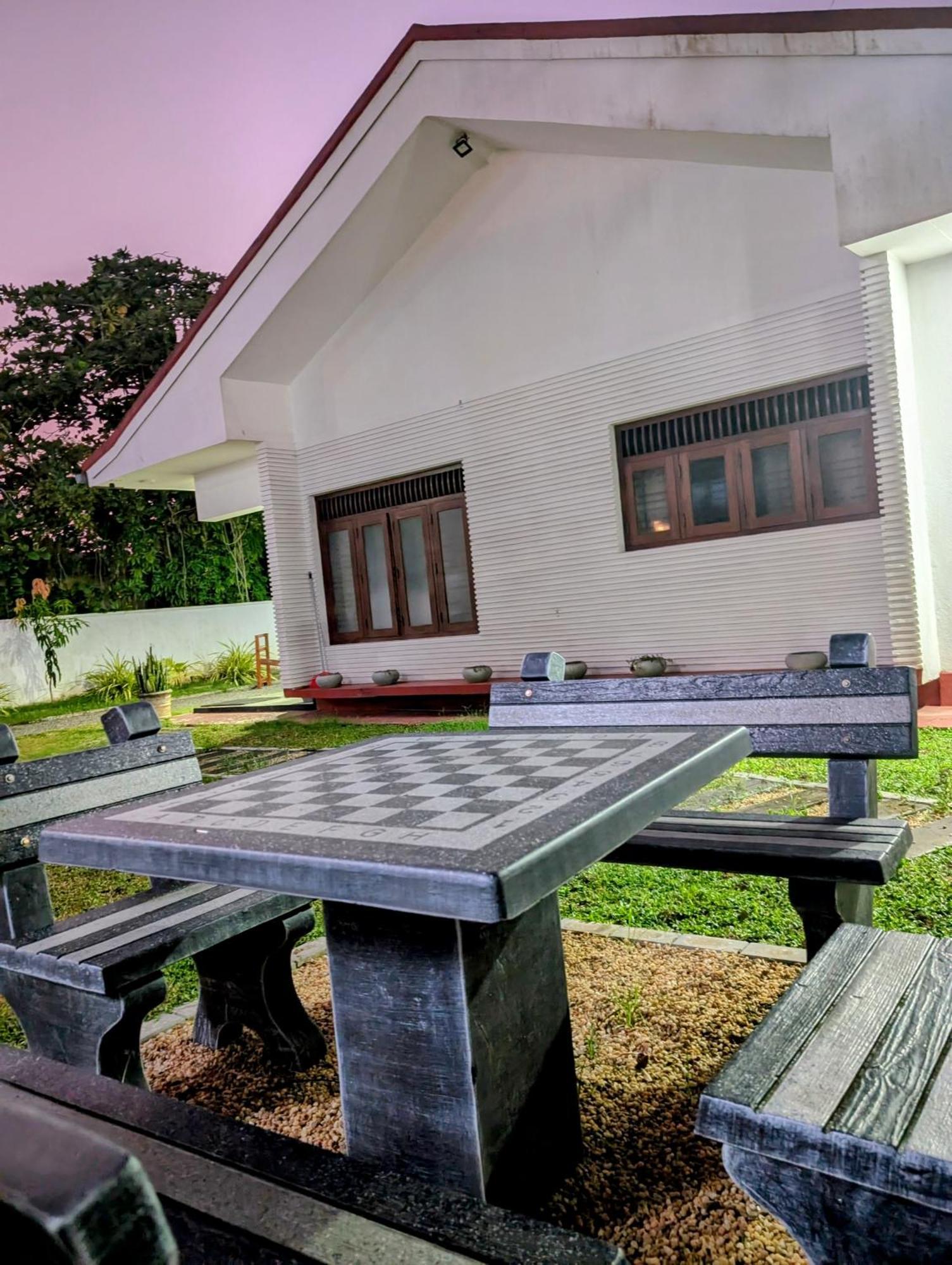Costels Weligama Hostel Εξωτερικό φωτογραφία