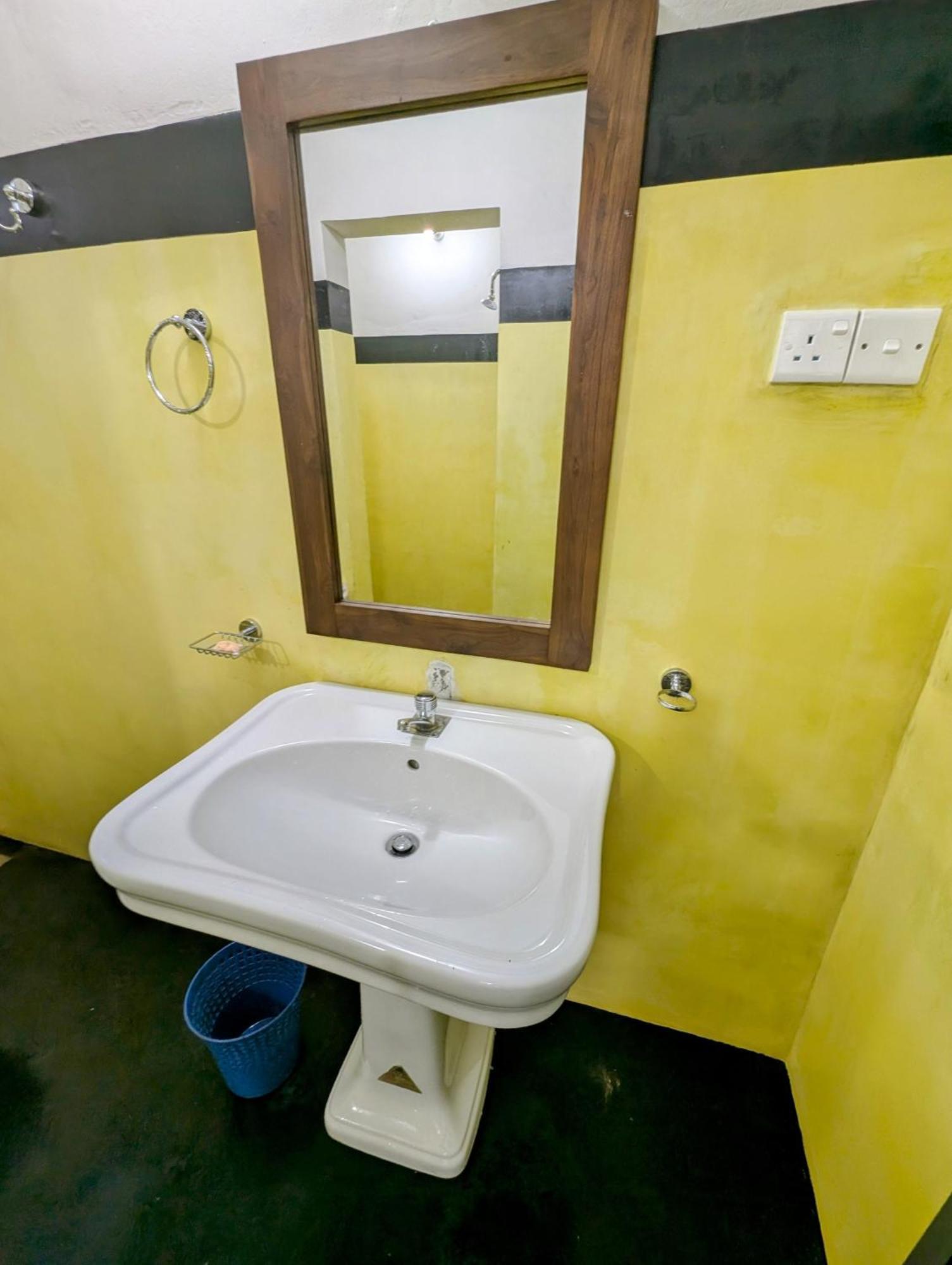 Costels Weligama Hostel Εξωτερικό φωτογραφία
