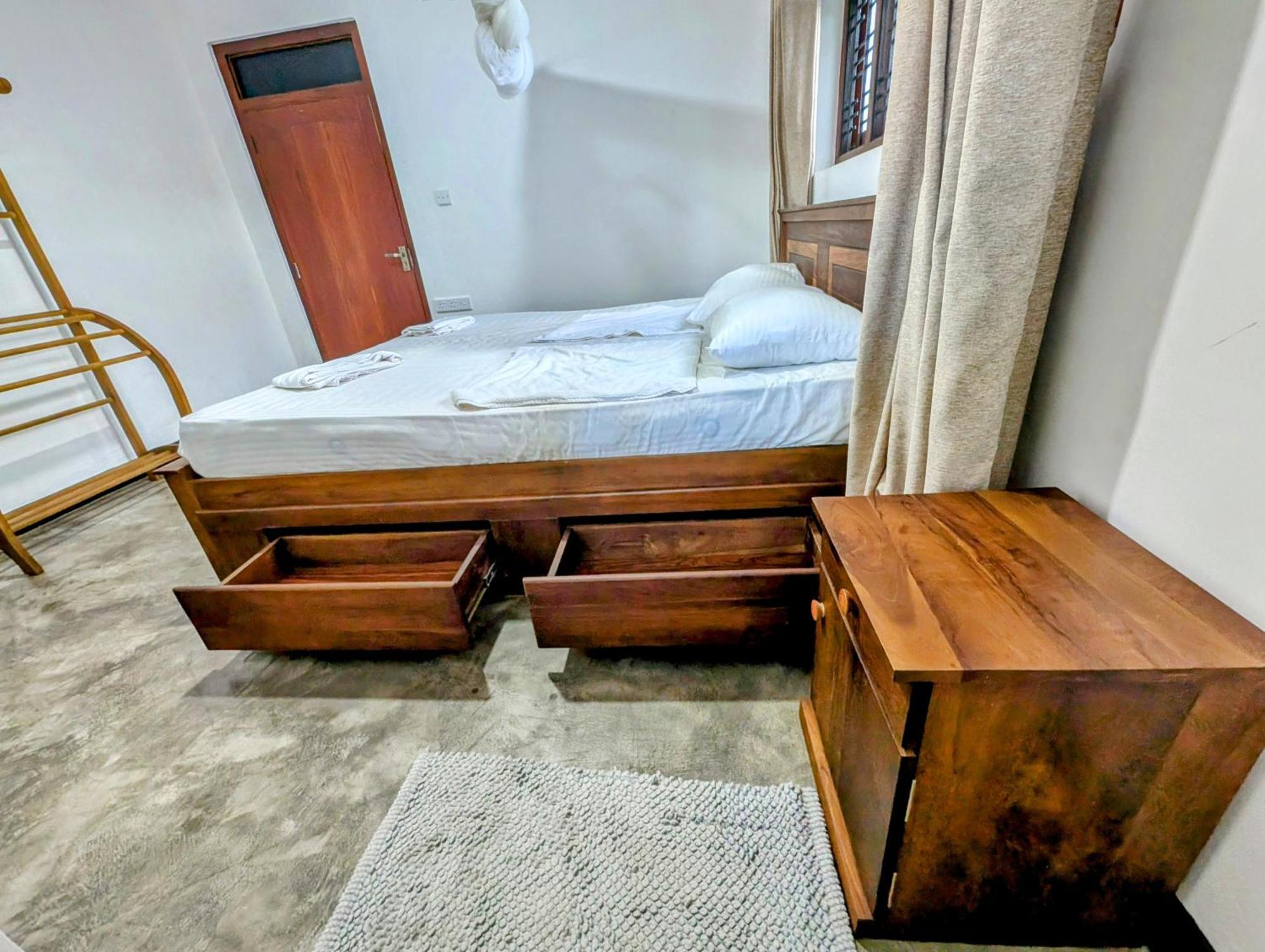 Costels Weligama Hostel Εξωτερικό φωτογραφία